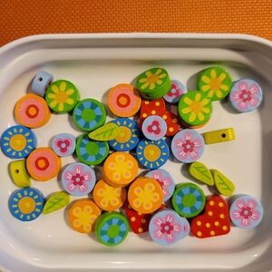 45 sunny floral wood beads NEW w/gift box Summer Activity Birthday Party N